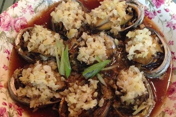 柠香红酒蒸鲍鱼
