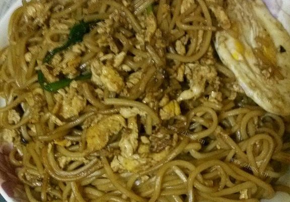 自制鸡蛋菠菜炒面