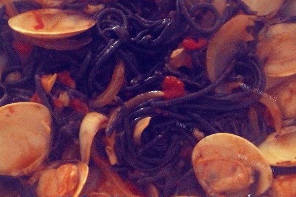 茄汁海鲜墨鱼意面