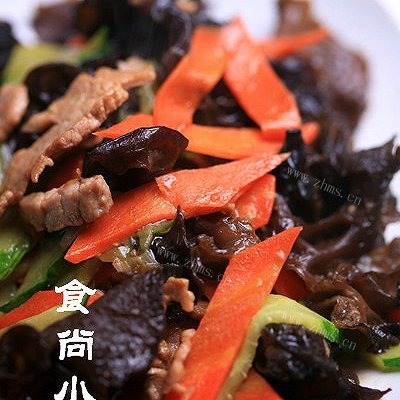 胡萝卜木耳炒肉