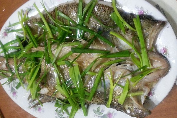 木耳清蒸鲈鱼