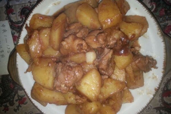 家常鸭腿焖土豆