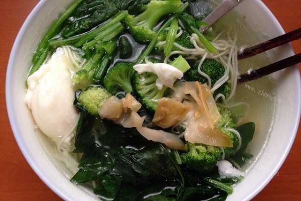 菠菜汤蛋面
