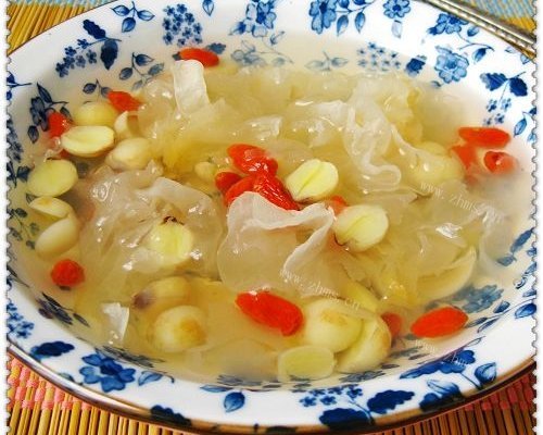 雪耳莲子糖水 清甜滋润四季皆宜