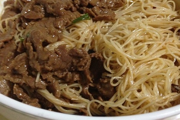 牛肉拌面