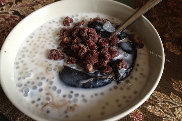 好吃的西米红豆龟苓膏