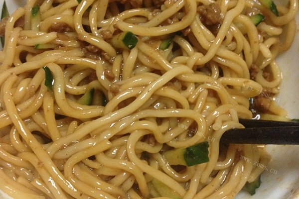 美味香其酱肉酱面