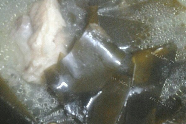 家常海带黄豆筒骨汤