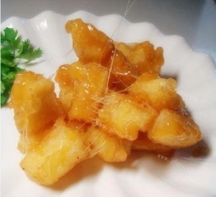 金黄香甜的拔丝苹果