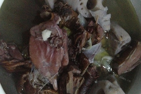 美味腊鸭焖藕