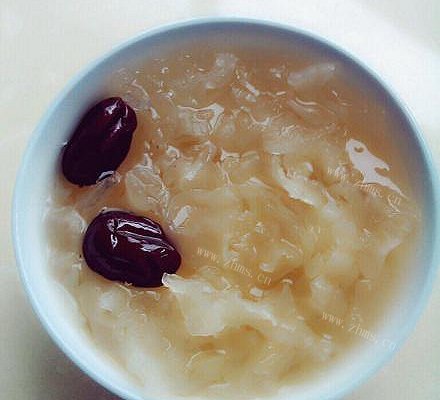自制银耳莲子红枣羹