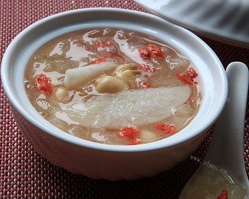 银耳莲子雪梨羹