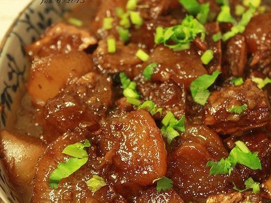 家常萝卜烧牛筋腩