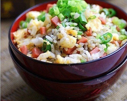 秘制的香肠煲饭