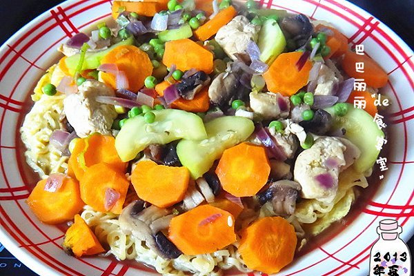 嫩煎鸡肉彩蔬盖面