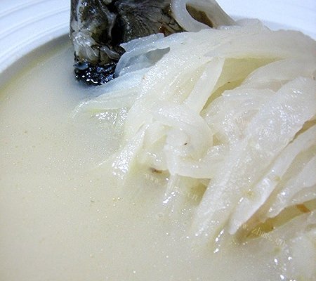 萝卜丝鲫鱼汤