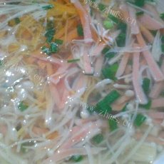 火腿肠金针菇汤