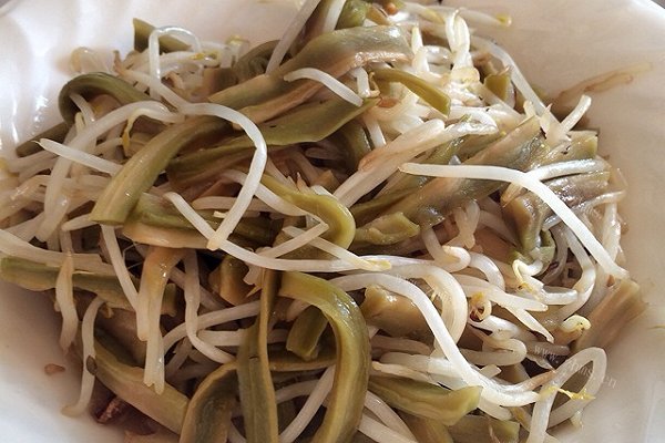 贡菜炒豆芽