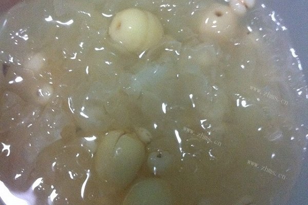 薏米银耳莲子羹