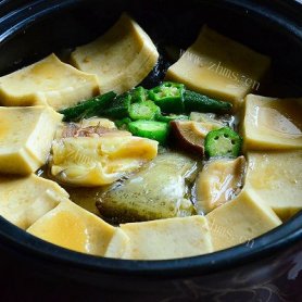 私房鲟龙鱼头豆腐砂锅