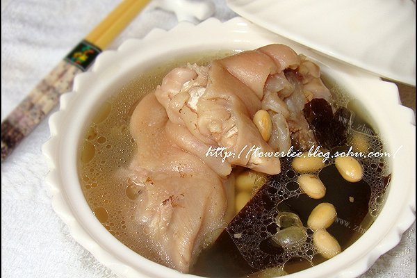 营养的黄豆海带猪脚汤