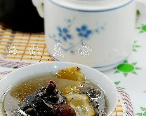 花旗参炖乌鸡汤