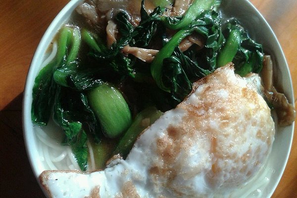 青菜平菇鸡蛋面