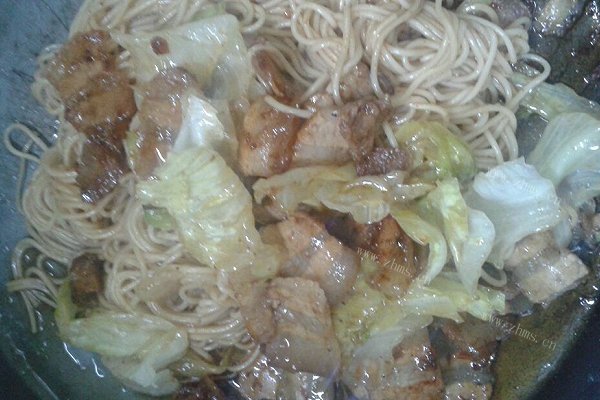 家庭版烤肉拌面