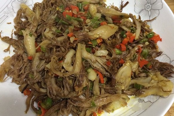 自制干炒扫把菇