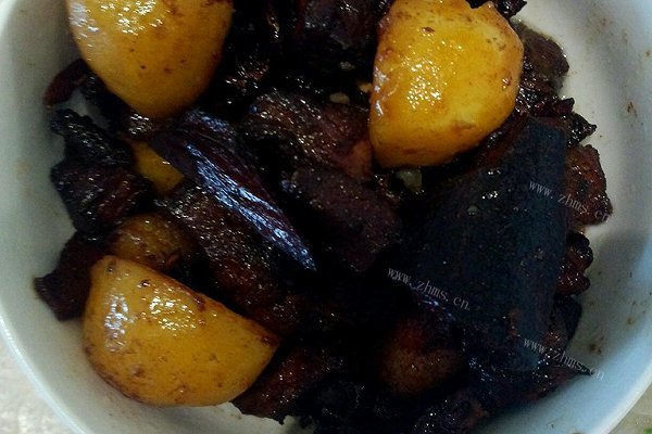 家常土豆红烧肉