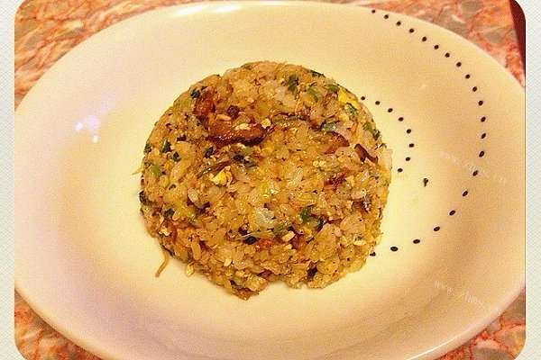 芫荽腊肉蛋炒饭