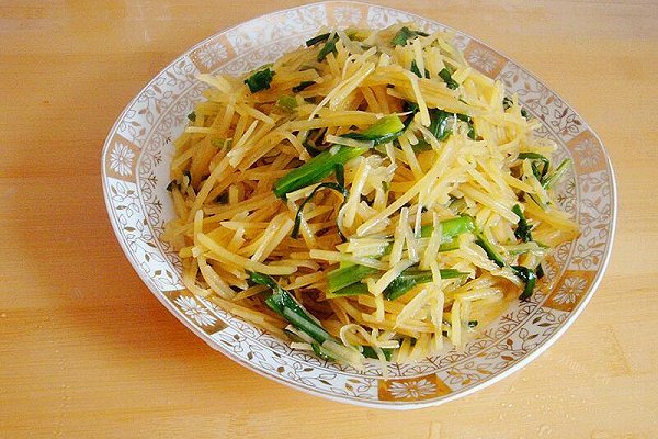 家常韭菜炒土豆丝