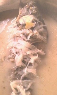 萝卜丝炖鲫鱼