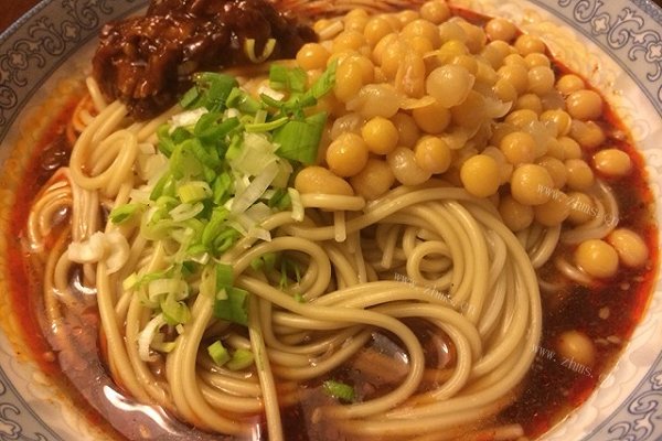 豌豆杂酱面