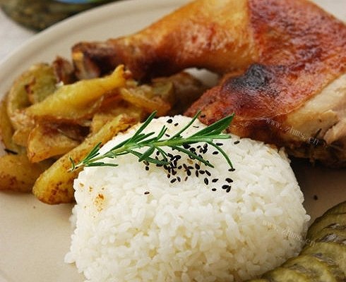 花雕香草沙茶烤鸡腿饭