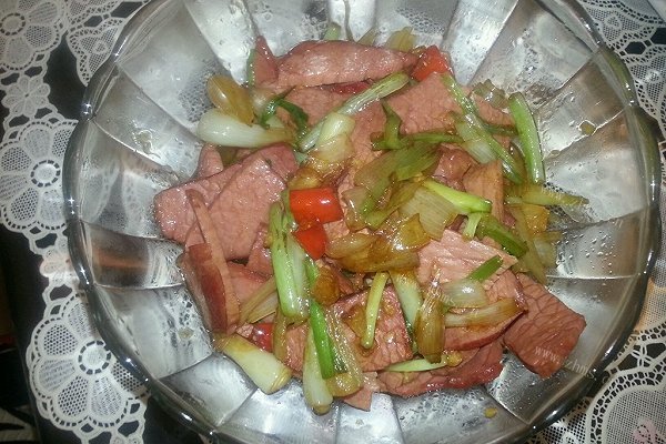 家常连云山蒜苗炒牛肉
