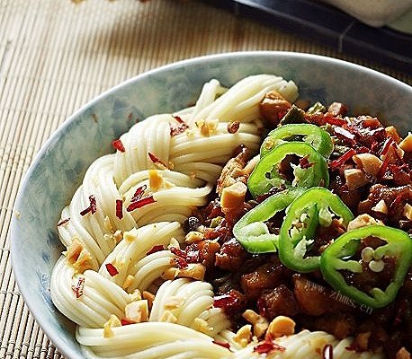 自制豇豆肉酱拌面