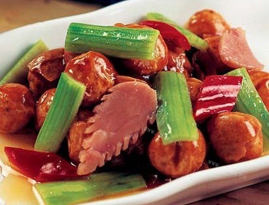 红绿配：蛋黄鱼丸