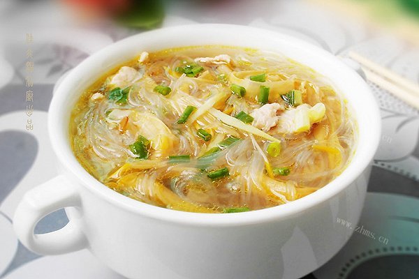 金针瘦肉粉丝汤