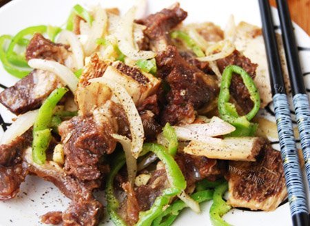 酱烧黑椒牛排骨