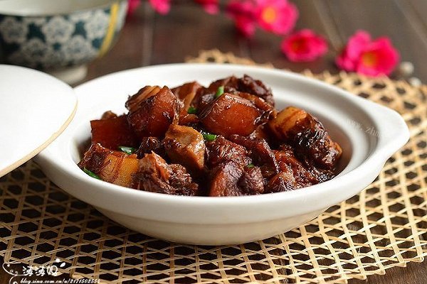 家常梅菜芋香红烧肉