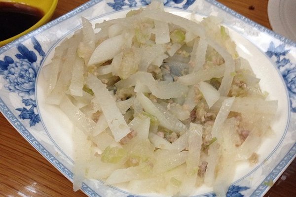 西芹肉末白萝卜丝