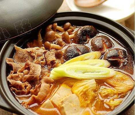 韩式鲜菌辣肥牛汤锅