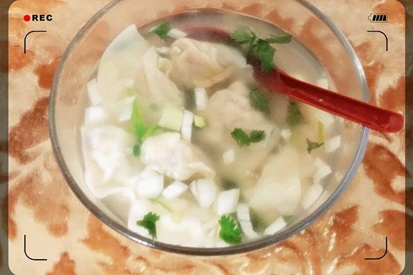 香菇鸡肉大馄饨