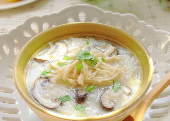 营养的香菇鸡肉粥