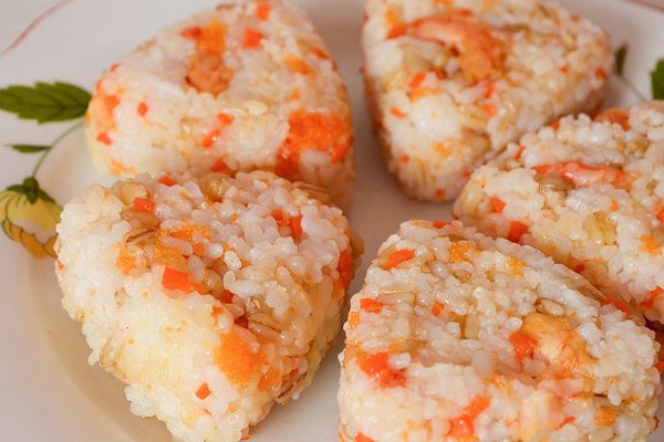北极虾麦仁饭团