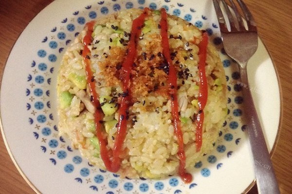 家庭版牛油果三文鱼番茄炒饭