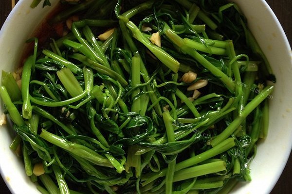 凉拌空心菜