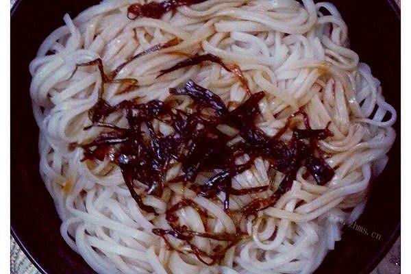 美味葱油拌面