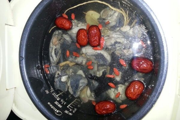 家常乌鸡海底椰汤(电饭锅版)